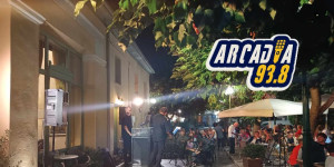 Τρίπολη: Μουσικός "διάλογος" βιολιού και dj στη στοά Αθανασιάδη