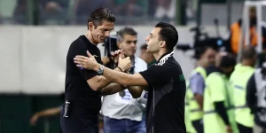 Τι είπε ο Τζαβέλλας στον διαιτητή του ντέρμπι και τι του έδειχνε ο Καραπαπάς στο κινητό