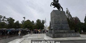 Η κατάθεση στεφάνων στο Μνημείο Αρχιερέων και Προκρίτων (pics,vids)