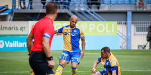 Για τρίτη φορά... κολλάει στο "σπίτι" του