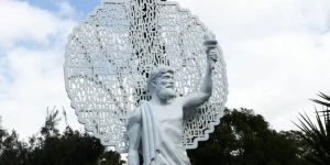 Γιατί διχάζει το άγαλμα του «μικρομεσαίου» Προμηθέα στο Πεδίον του Άρεως - Χαμός στα social media