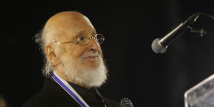 "Ας κρατήσουν οι χοροί" - Το «αντίο» επώνυμων και ανώνυμων στον Διονύση Σαββόπουλο