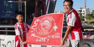 Βρήκαμε τον Κινέζο οπαδό του Ολυμπιακού που κάνει θραύση στα social media!