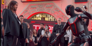 Σάλος με ρομπότ της Tesla: Πώς επίδειξη στο κόκκινο χαλί κατέληξε σε αγωγή για βίαιη δυσλειτουργία