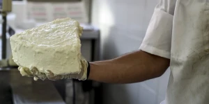 Το deal των 200 εκατ. που αλλάζει τον χάρτη στο ελληνικό γάλα και τη φέτα