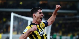 Ο Μάνταλος στα 34 του κουβαλά και εμπνέει