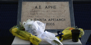 Υπόκλιση στους Tigers, άφησαν λουλούδια στη μνήμη του Άλκη Καμπανού