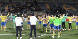 Η ομιλία του Κόουλμαν, οι αντιδράσεις του πάγκο στα γκολ και το «γλέντι» με τους οπαδούς (vid)