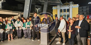 Φωταγωγήθηκε η "κίτρινη καρδιά" στην πλατεία Πετρινού της Τρίπολης (pics-vid)